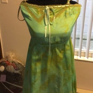 Silky sleeveless dress with vintage print